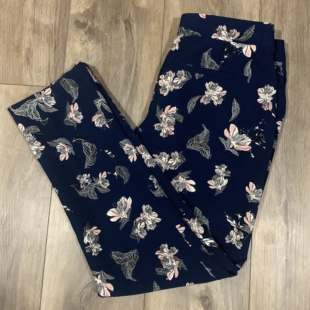 Dalia size 8 Straight leg slacks amazing quality and material new never worn